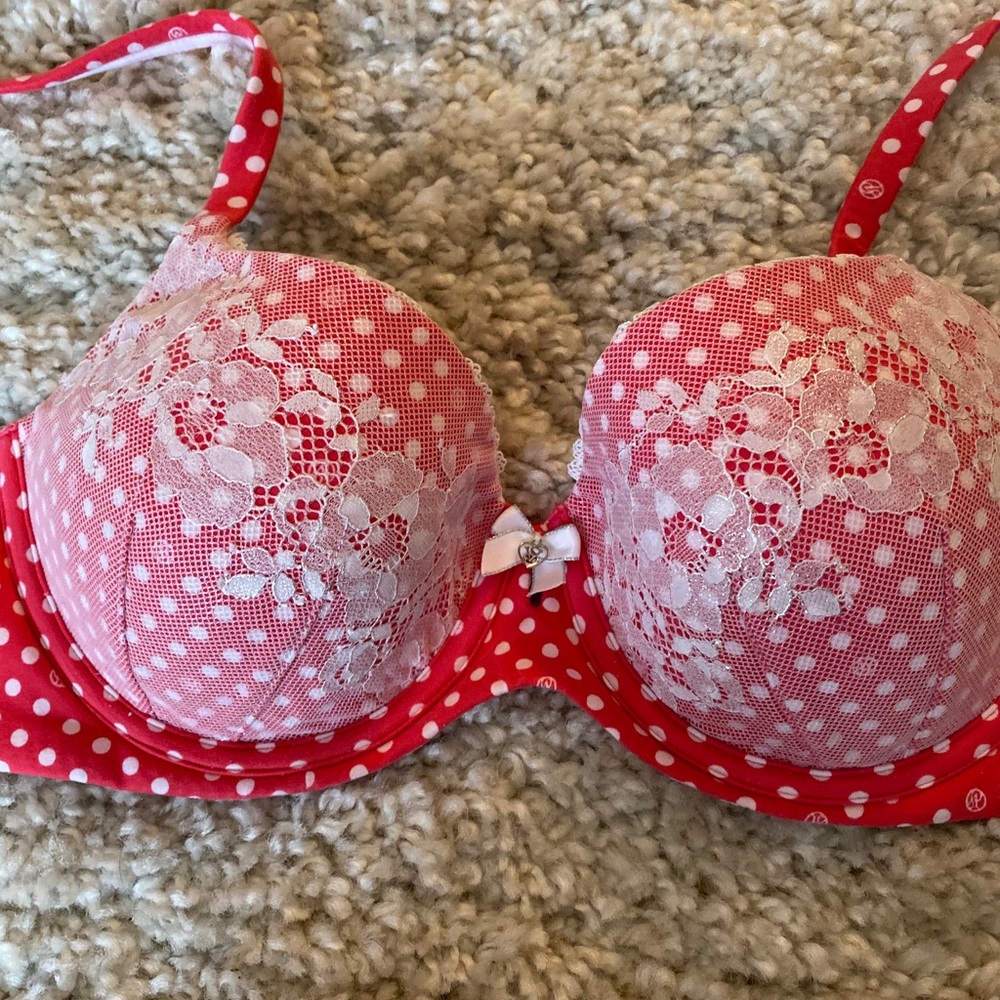 Victoria’s Secret / Body By Victoria / Lined Demi